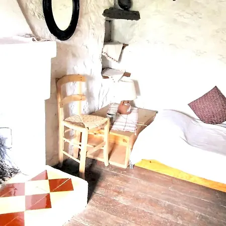 Mountain House With Fireplace In 펜션 Agios Lavrentios