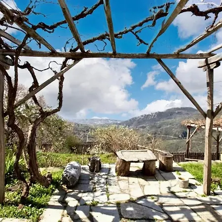 펜션 Mountain House With Fireplace In Agios Lavrentios